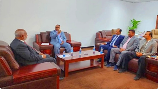 وزير الشؤون الإجتماعية ومحافظ الحديدة