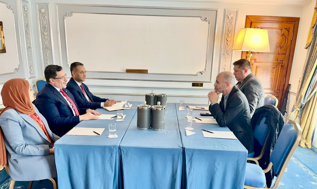 بن مبارك يستعرض مع المبعوث الأمريكي الدور الإيراني التخريبي في اليمن