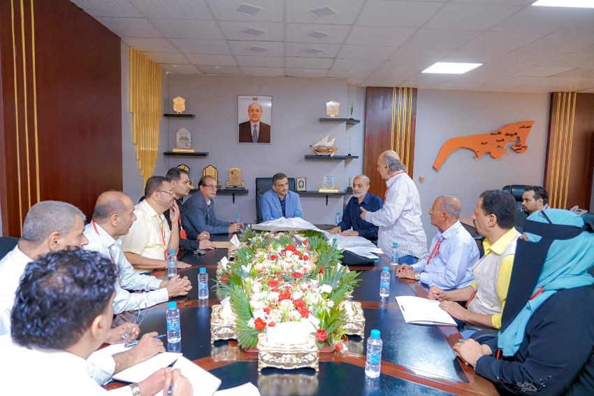 وزير الدولة أحمد الملس خلال اللقاء