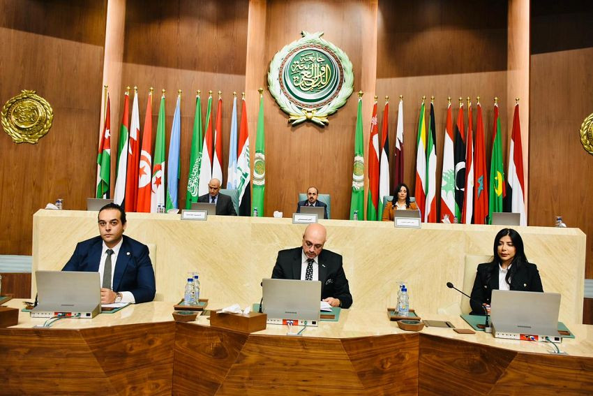 وزير الإعلام والثقافة والسياحة معمر الارياني