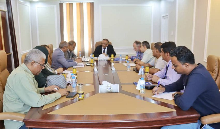 وزير النقل خلال اللقاء