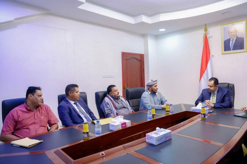 جانب من لقاء رئيس الوزراء بمحافظ أرخبيل سقطرى