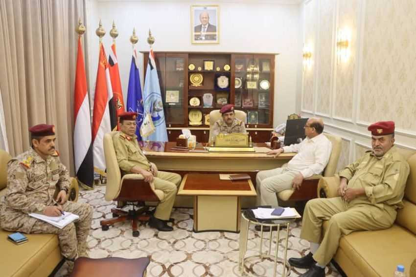 وزير الدفاع خلال اللقاء