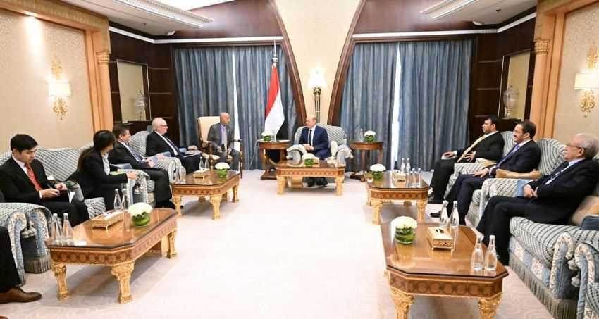 رئيس مجلس القيادة الرئاسي خلال اللقاء