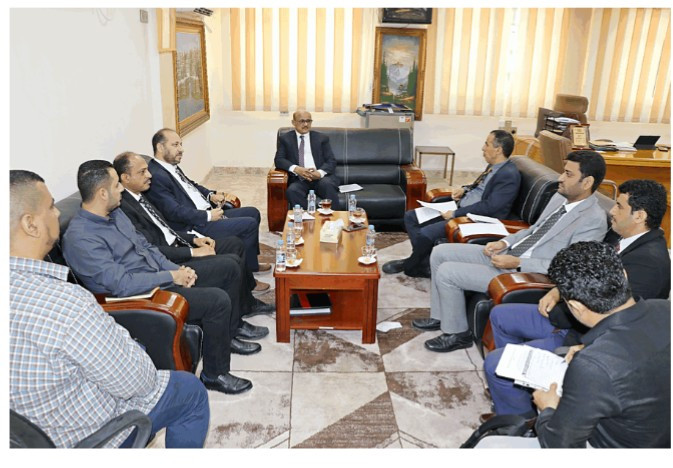 اجتماع بعدن يناقش جهود تعزيز الشراكة بين وزارة الاتصالات والبنك المركزي اليمني