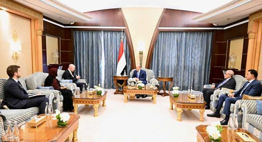 رئيس مجلس القيادة الرئاسي خلال اللقاء