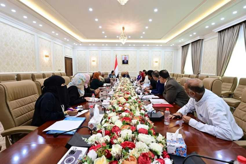 وزير الإعلام خلال اللقاء