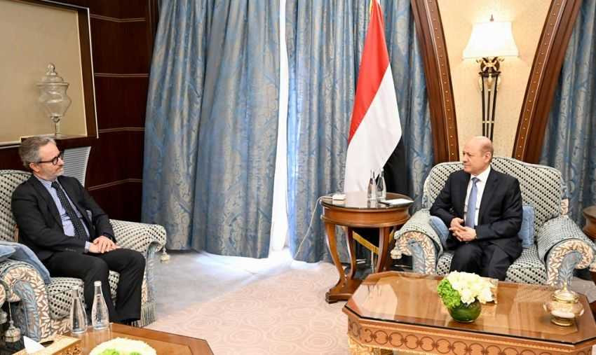 رئيس مجلس القيادة الرئاسي خلال اللقاء