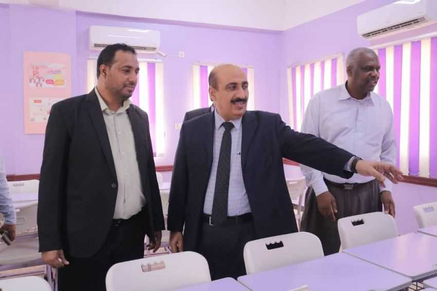 وزير التربية والتعليم خلال الزيارة التفقدية
