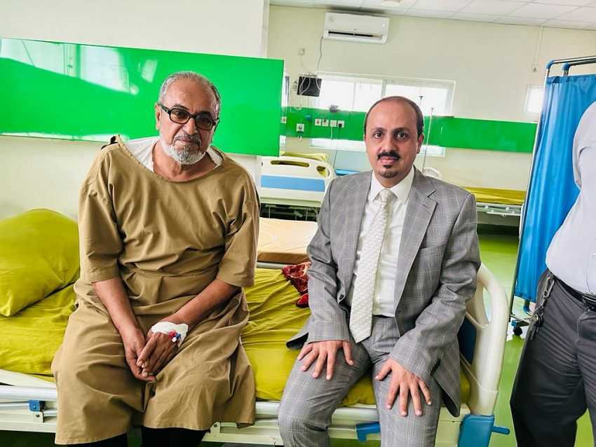 وزير الإعلام معمر الارياني خلال الزيارة