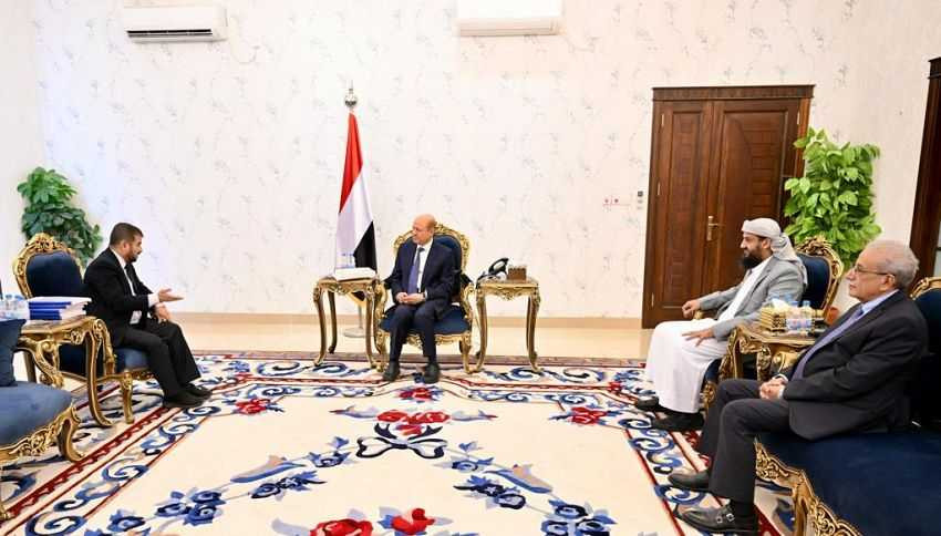 رئيس مجلس القيادة الرئاسي خلال اللقاء