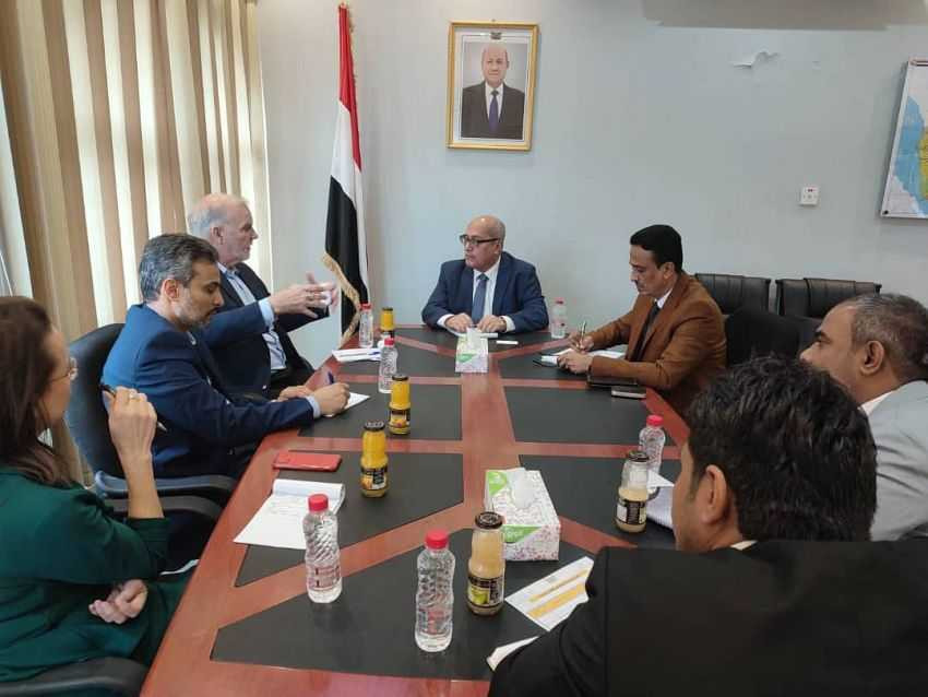 وزير الإدارة المحلية خلال اللقاء