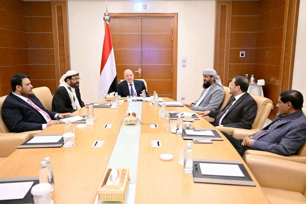 مجلس القيادة الرئاسي يعقد اجتماعاً مغلقاً حول تطورات الأوضاع المحلية