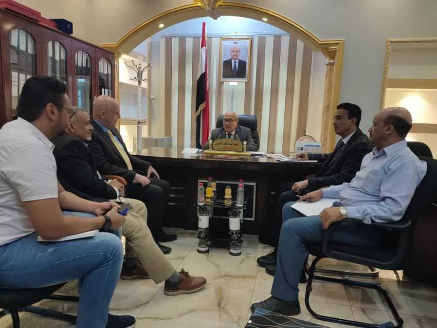 وزير الإدارة المحلية خلال اللقاء