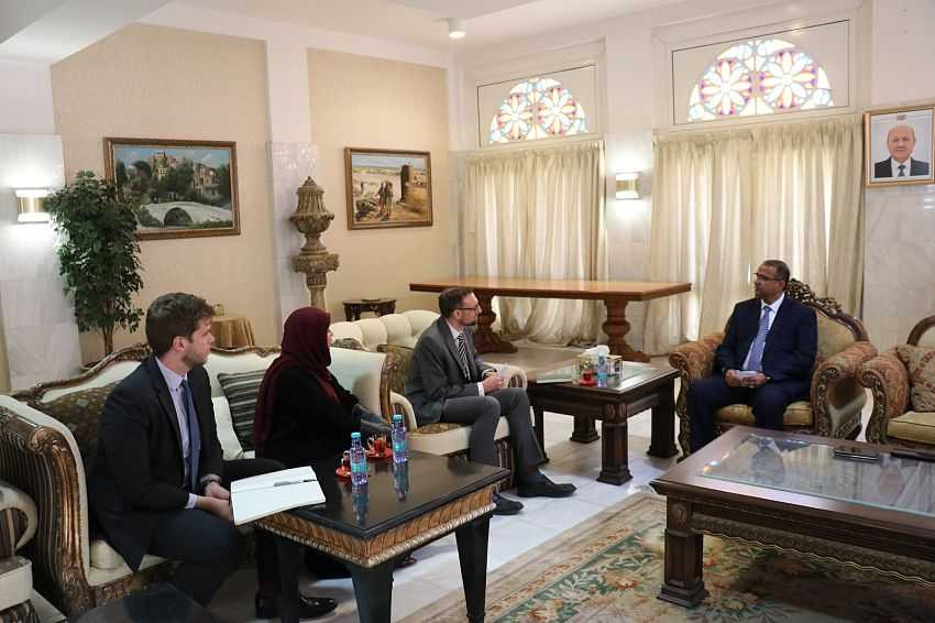 وزير الشؤون الإجتماعية والعمل خلال اللقاء