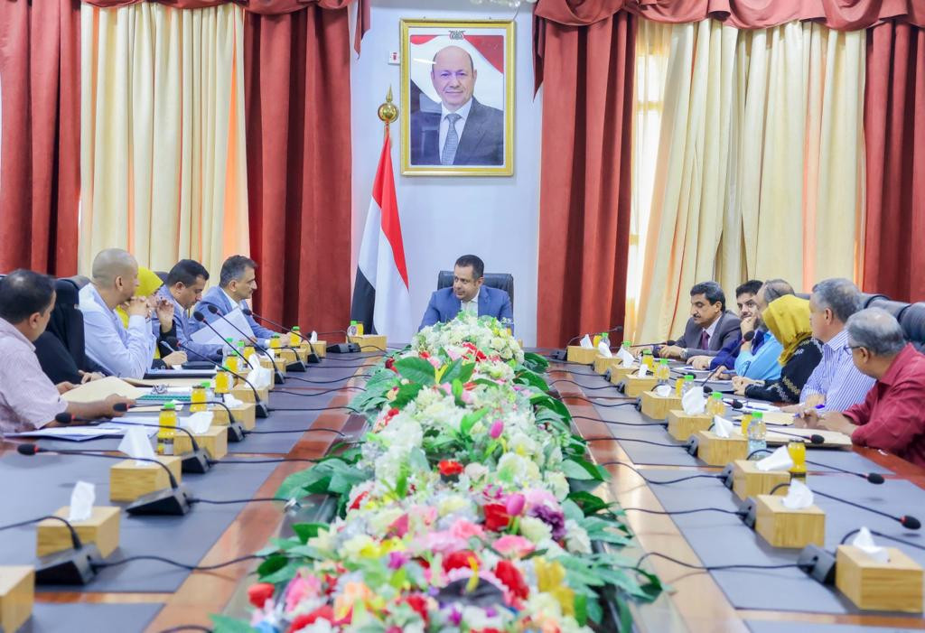 رئيس الوزراء يرأس اجتماعاً لقيادة السلطة المحلية والمكتب التنفيذي في عدن