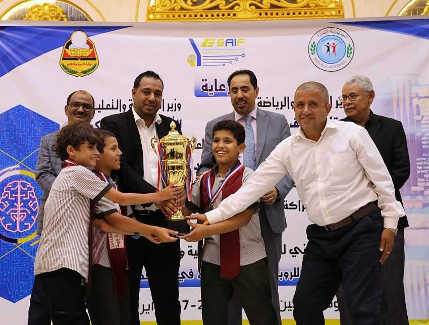 وزيرا الشباب والرياضة والتربية والتعليم خلال تكريم الفائزين