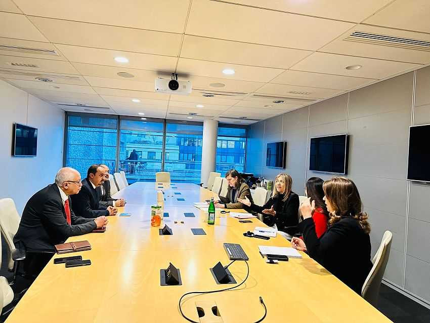 وزير الإعلام خلال اللقاء