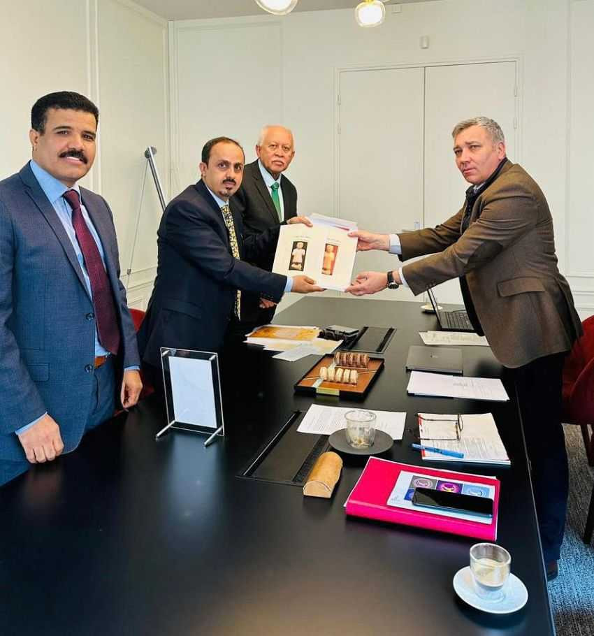 وزير الإعلام خلال اللقاء