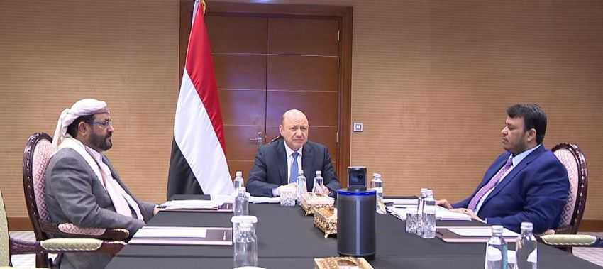 رئيس مجلس القيادة الرئاسي خلال الاجتماع