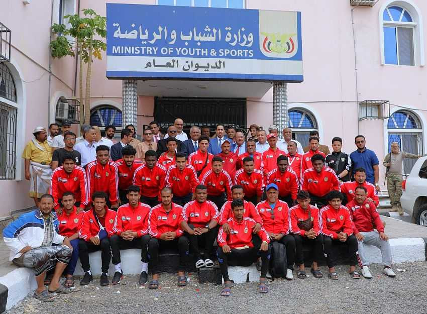 وزير الشباب والرياضة خلال التكريم