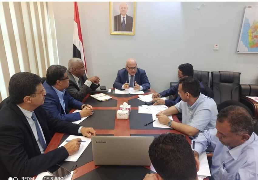 وزير الإدارة المحلية خلال اللقاء