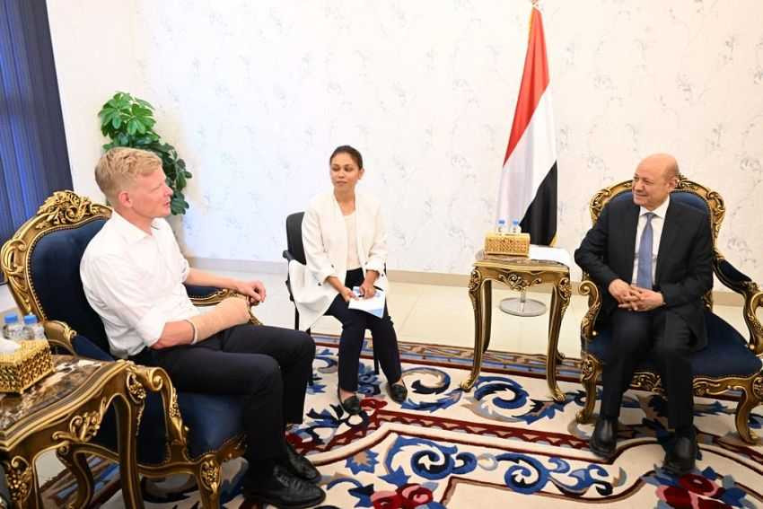 رئيس مجلس القيادة الرئاسي خلال اللقاء