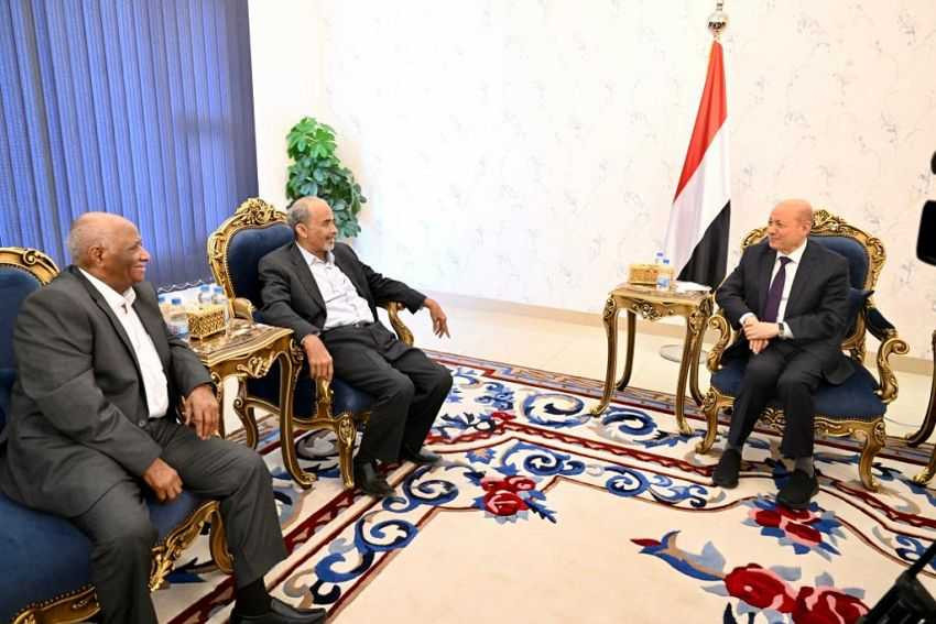 رئيس مجلس القيادة الرئاسي خلال اللقاء