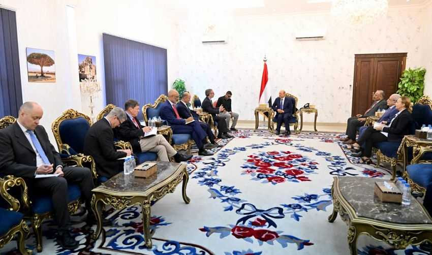 رئيس مجلس القيادة الرئاسي خلال اللقاء