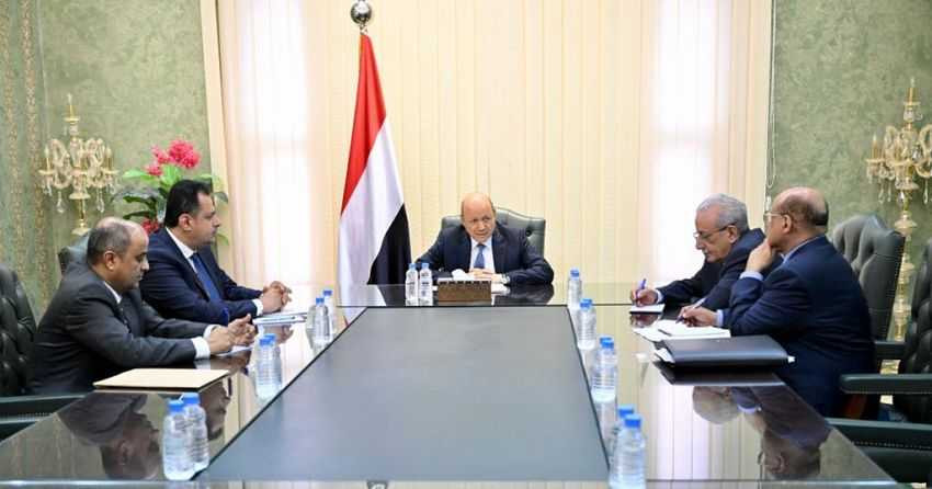 رئيس مجلس القيادة الرئاسي خلال الاجتماع