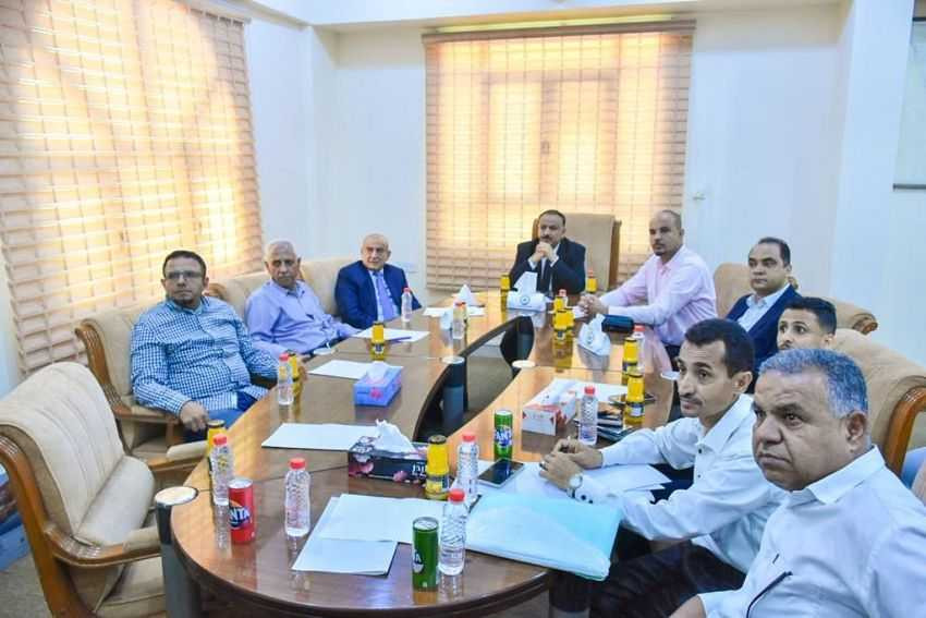 وزير النقل خلال الاجتماع