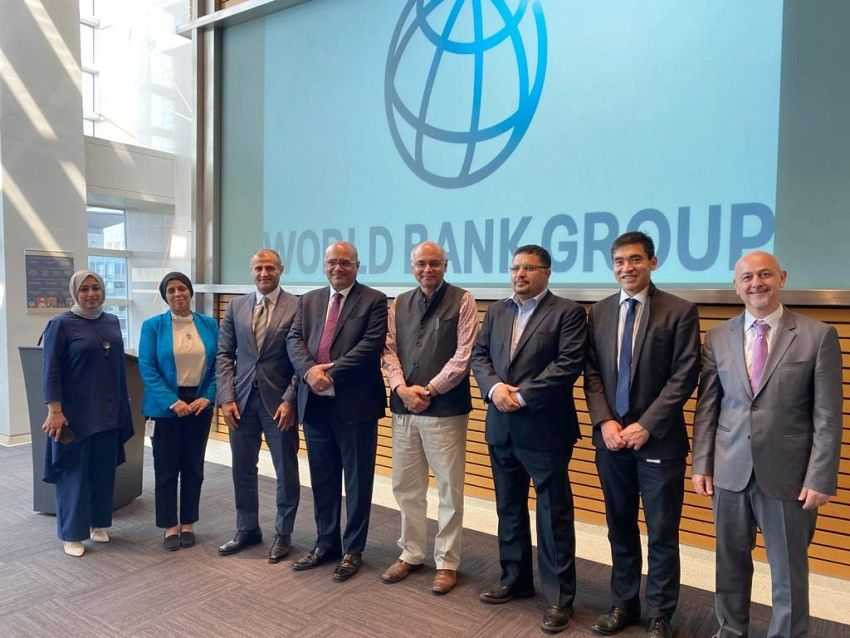 وزير التخطيط خلال اللقاء