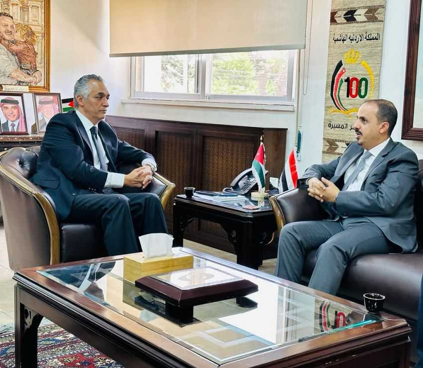 وزير الإعلام خلال اللقاء