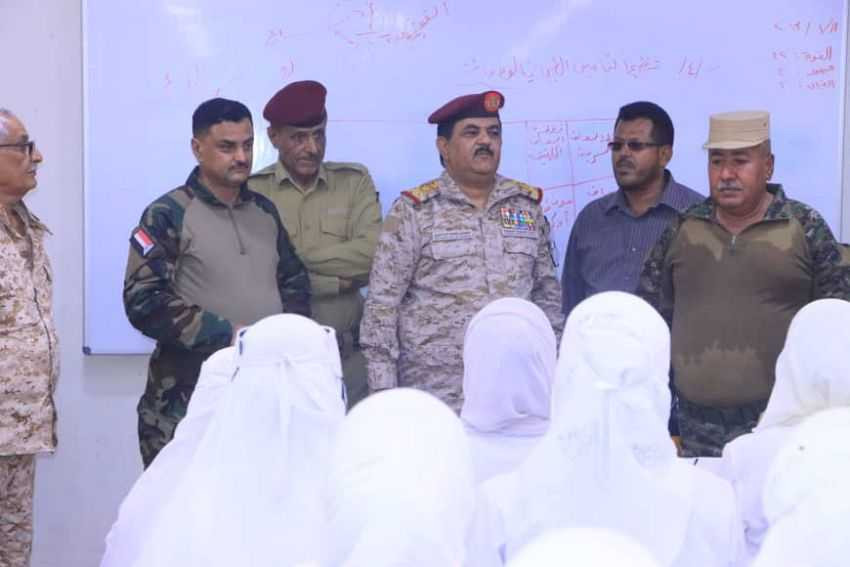 وزير الدفاع خلال الزيارة