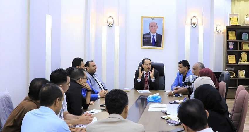 وزير الشباب والرياضة خلال الاجتماع