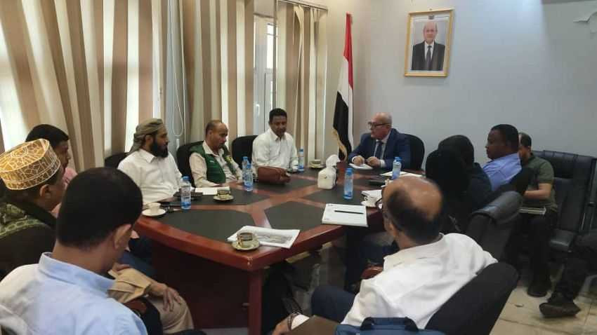 وزير الإدارة المحلية خلال اللقاء