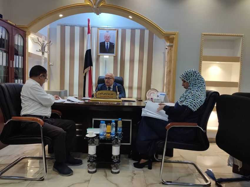 وزير الإدارة المحلية خلال اللقاء