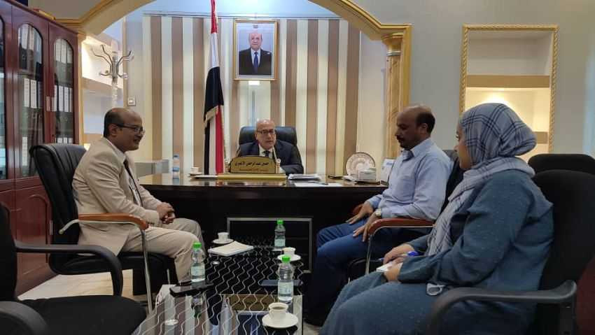 وزير الإدارة المحلية خلال اللقاء