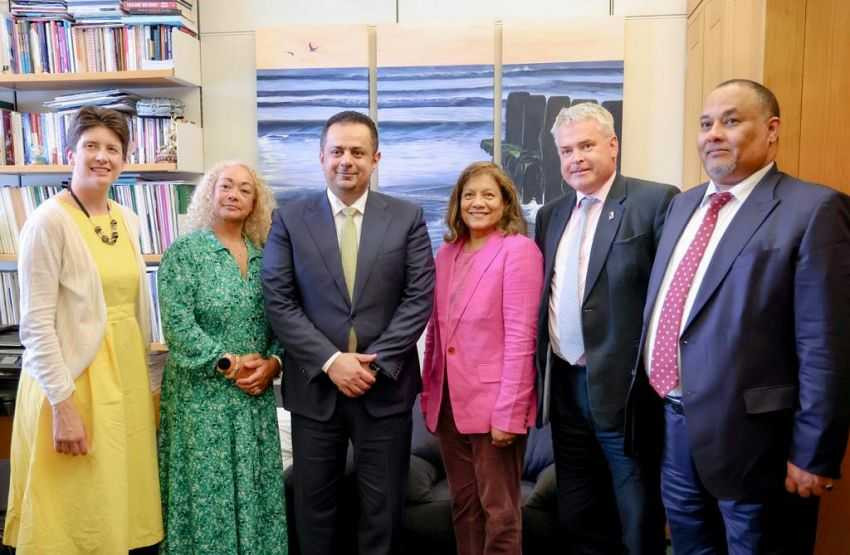 رئيس الوزراء خلال اللقاء