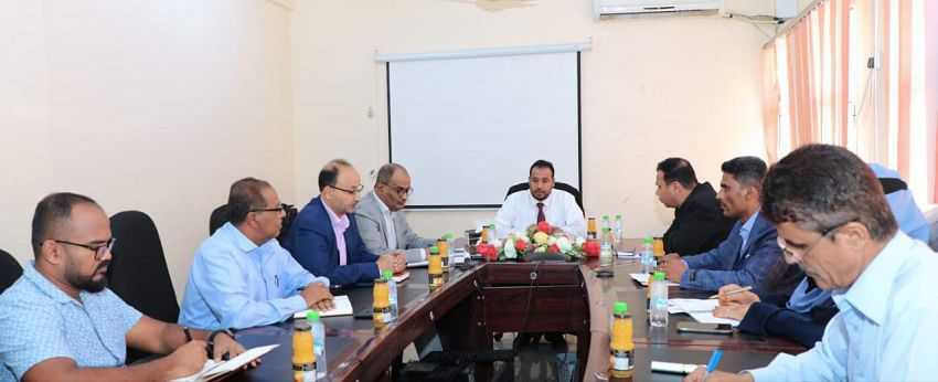 وزير التربية والتعليم خلال اللقاء