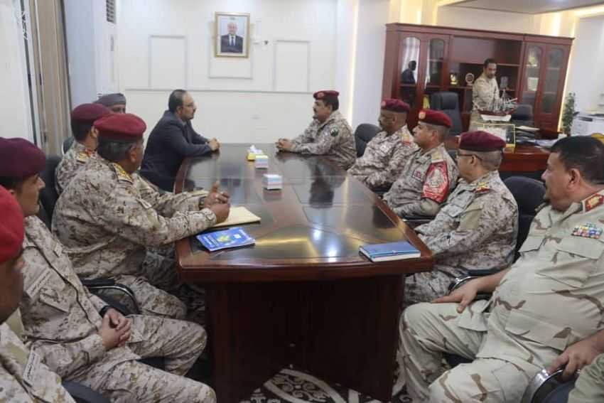 وزير الدفاع خلال اللقاء