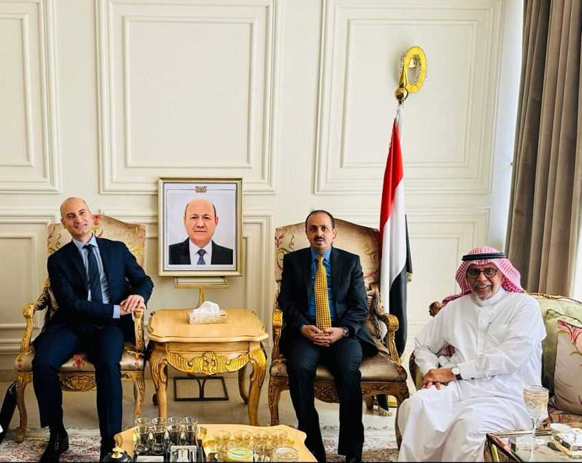 وزير الإعلام خلال اللقاء