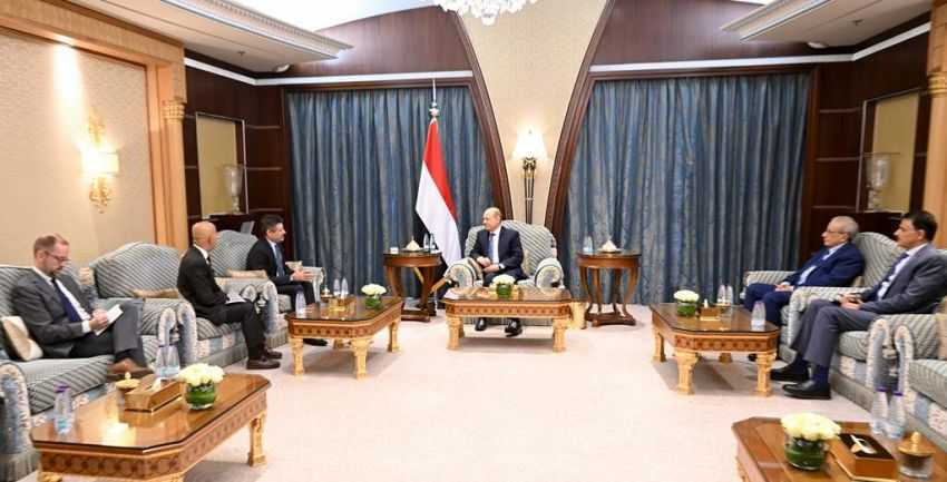 رئيس مجلس القيادة الرئاسي خلال اللقاء