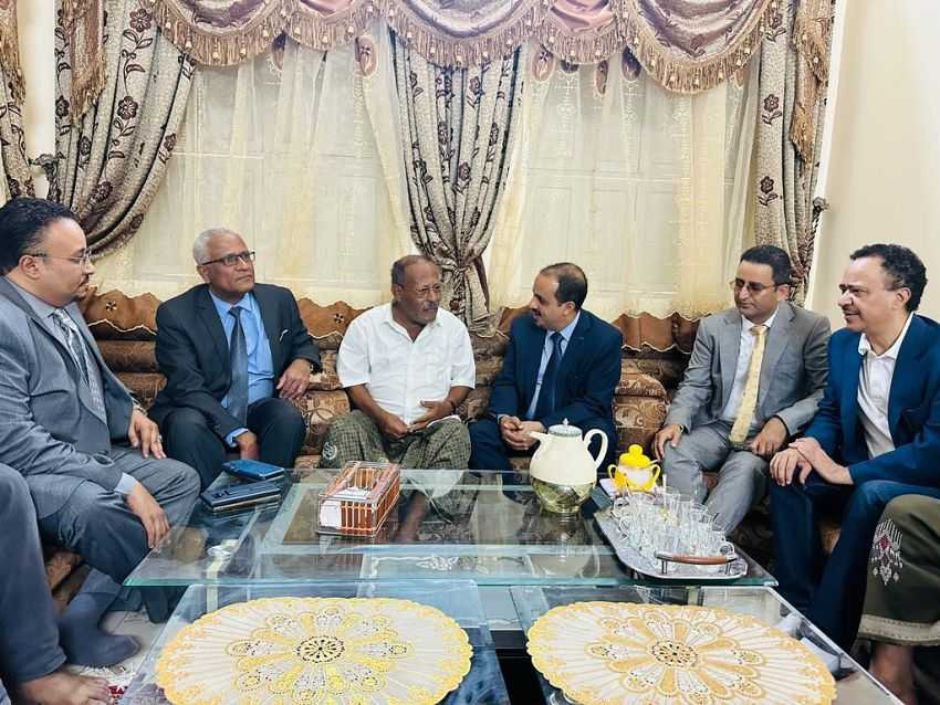 وزير الإعلام خلال الزيارة