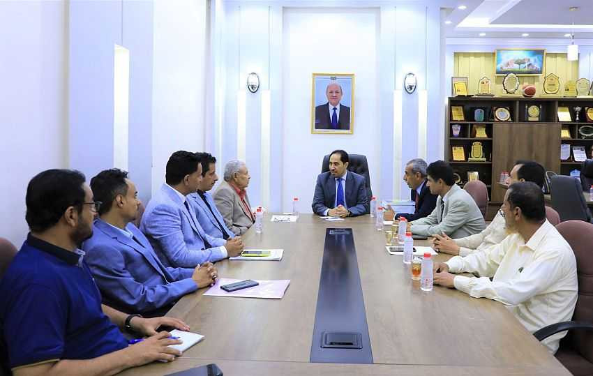 وزير الشباب والرياضة خلال اللقاء