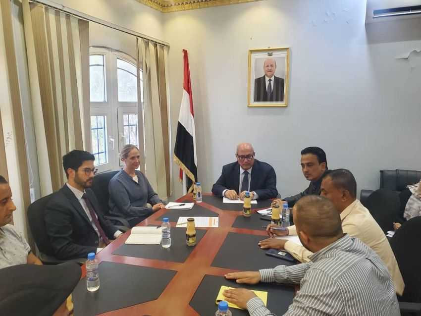 وزير الإدارة المحلية خلال الاجتماع