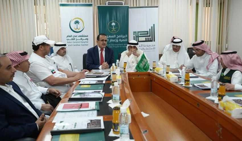 آمين عام مجلس التعاون الخليجي ووزير الصحة خلال الزيارة