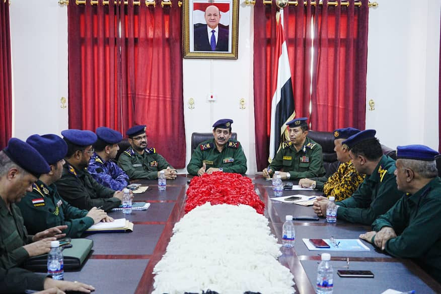 وزير الداخلية يؤكد على أهمية تعزيز حالة الأمن والاستقرار في المحافظات المحررة