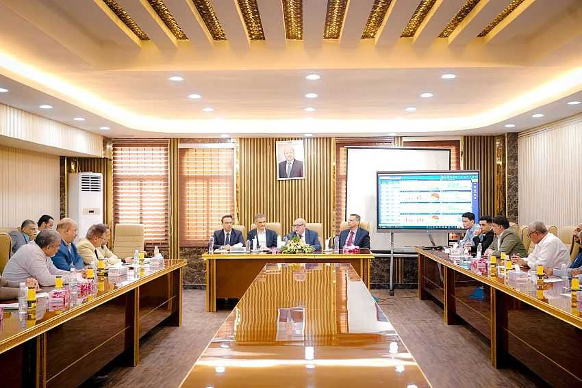 وزير الإدارة المحلية خلال اللقاء