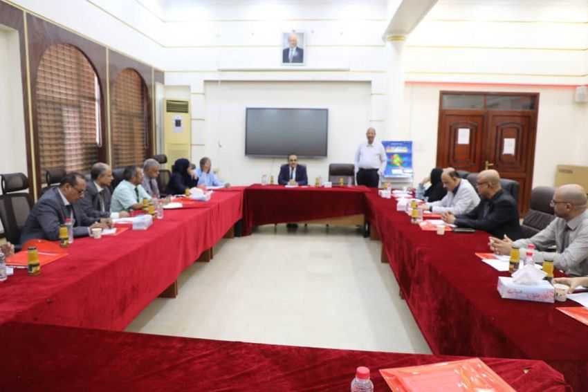 وزير الصحة خلال الاجتماع